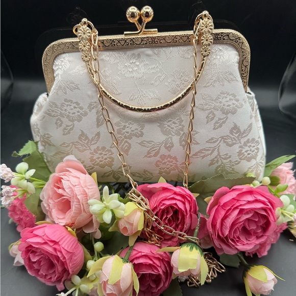 Handbags - Elegant Gold-Accented Cream Floral Jacquard Kisslock Bag